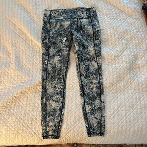 Lululemon Athletica Blue and White Leggings